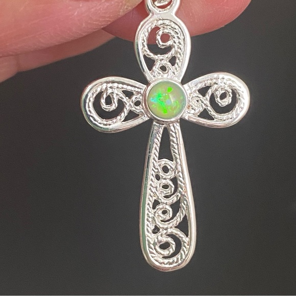 Sterling Silver 925 Signed Green Opal Cross Pendant 18” Necklace 3g. - Picture 11 of 16